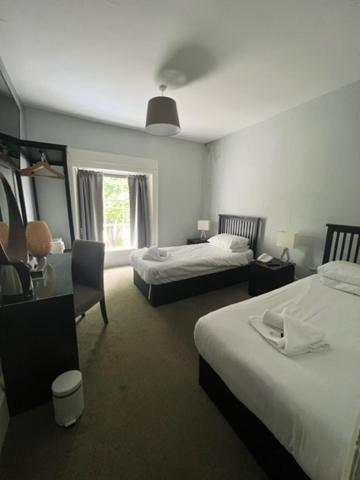 Antrobus Hotel Еймсбъри Екстериор снимка