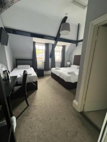 Antrobus Hotel Еймсбъри Екстериор снимка