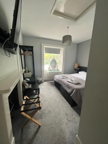Antrobus Hotel Еймсбъри Екстериор снимка