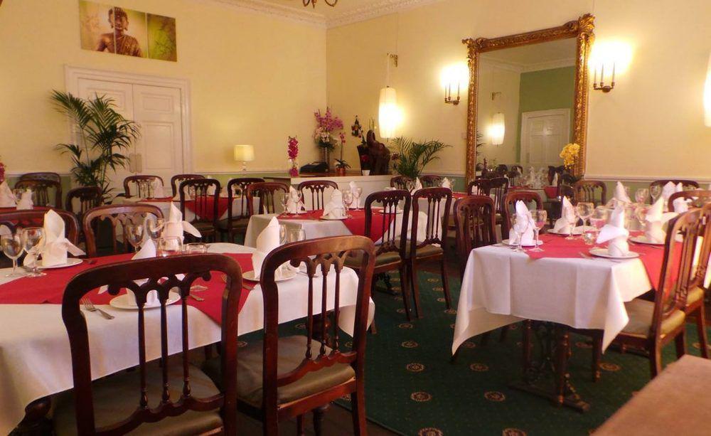 Antrobus Hotel Еймсбъри Екстериор снимка